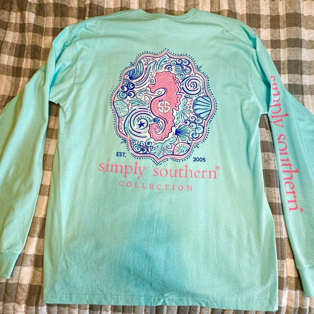 Simply Southern Mint Long Sleeve with Seahorse Design - Picture 1 of 4